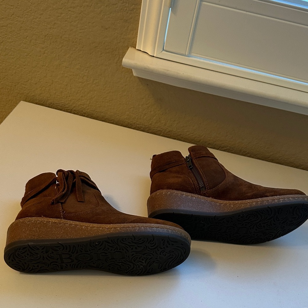 Born Chestnut Suede Comfort Ankle Booties Tassels Zip Size 7.5 - Picture 8 of 11
